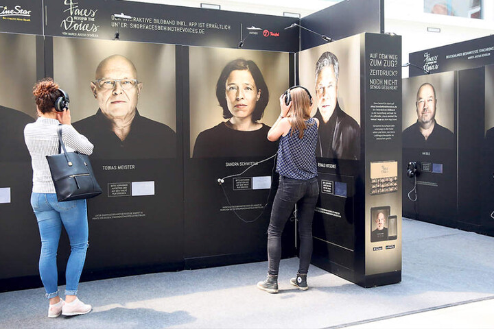 30 Synchronsprecher zeigt die Ausstellung im Hauptbahnhof.