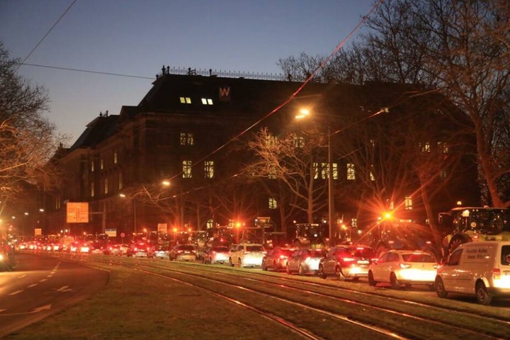 Stau auf der Großen Meißner in Richtung Staatskanzlei.