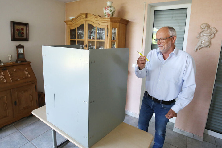 Längst Routine: Im Wohnzimmer der Familie Fabrizius finden schon seit zwölf Jahren Wahlen statt.