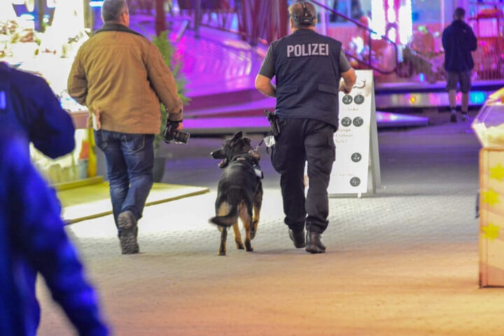 Da zunächst unklar war, wo genau sich der Tatort befindet, wurde ein Spürhund der Polizei eingesetzt.