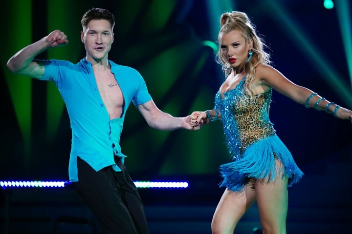 Evelyn Burdecki (28) und Evgeny Vinokurov (30) ertanzten sich bei "Let's Dance" Platz fünf.