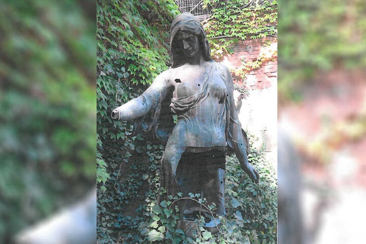 Diese Originalfigur vom Mozartbrunnen soll in den Neubau integriert werden (siehe Kreis oben)