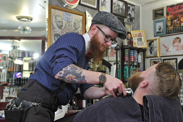 Kunden reisen aus dem ganzen Freistaat zum Haare- und Bartschneiden nach Borstendorf.