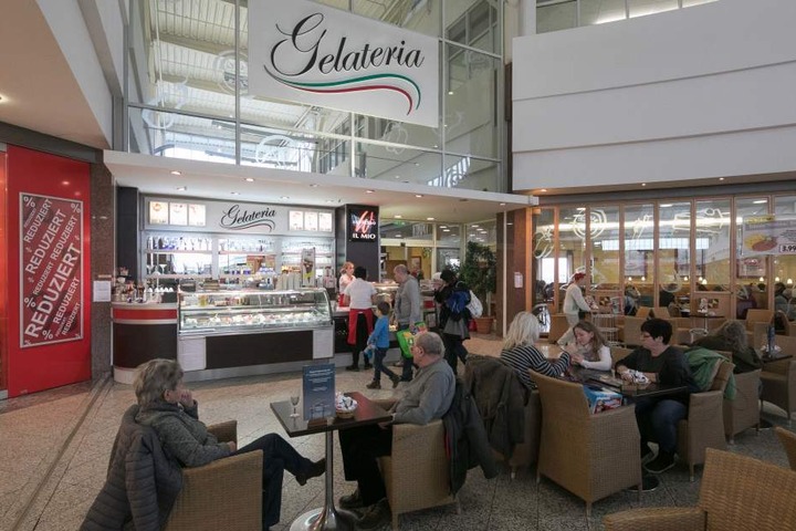 Die Gastroflächen im KaufPark sollen sich künftig vervierfachen. Hier das
italienische Eiscafé.