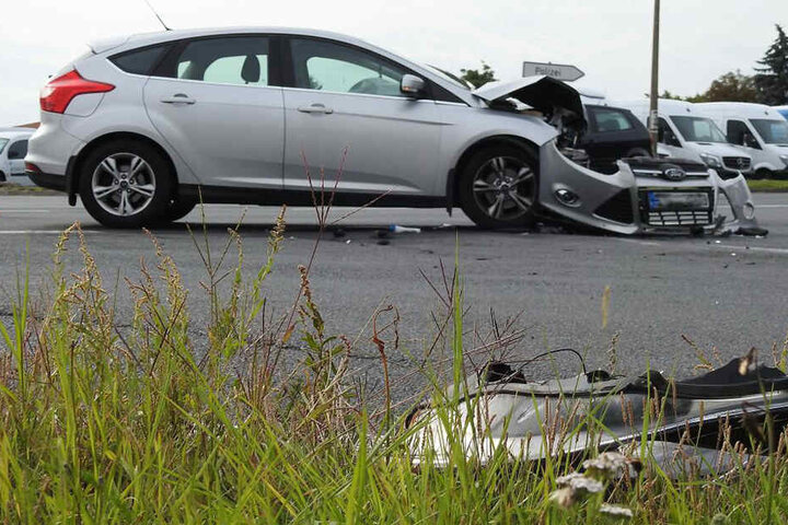 Die Fahrerin des Fords wurde bei dem Unfall verletzt. Sie musste in ein Krankenhaus gebracht werden.