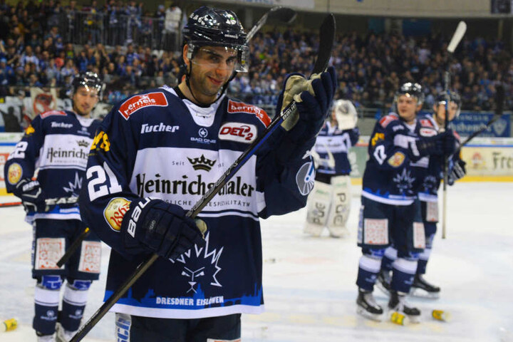 Auch am Dienstag gegen Frankfurt wollen die Eislöwen um Alexander Höller (vorn) jubeln. Gegen Frankfurt konnten sie diese Saison noch nicht gewinnen.
