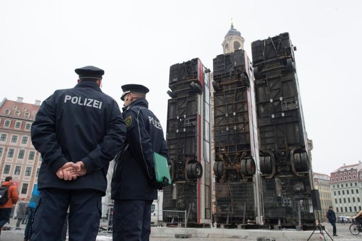 Ein Anschlag auf die Busse würde Dresdens Image schaden. Deshalb Polizeischutz!