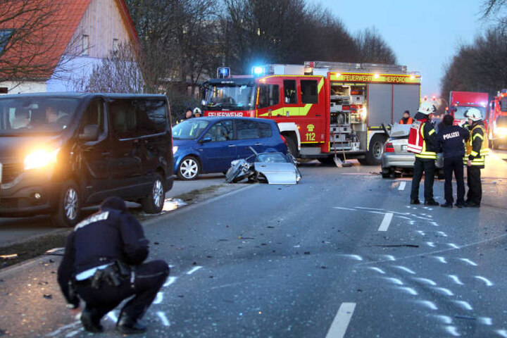 Beim Überholen krachte der 44-Jährige in das Auto der Bielefelderin.
