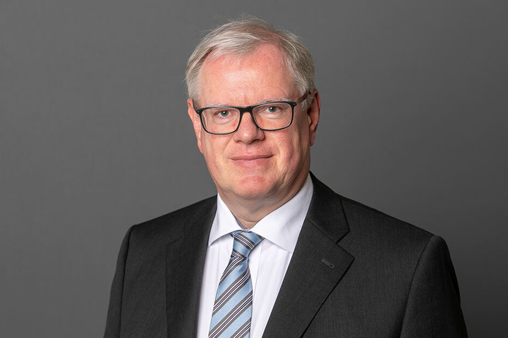 Stadtrat Hans-Joachim Brauns (60, CDU) fordert die schnellere Entfernung der Schmierereien und die Überwachung der Brücken.