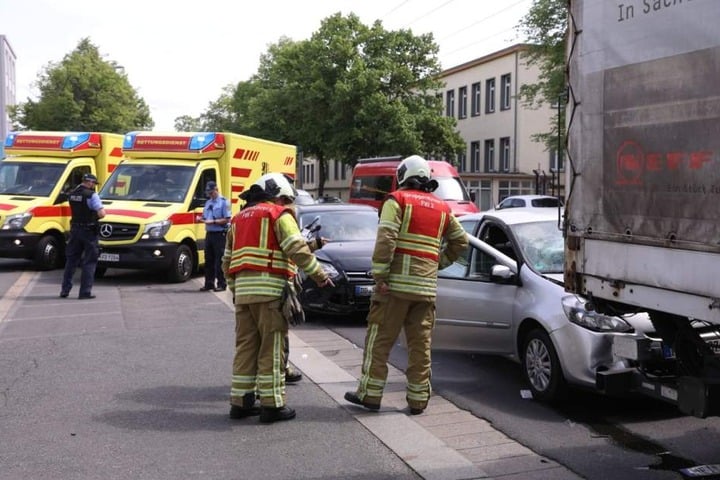 Über die Höhe des Sachschadens ist bislang nichts bekannt.