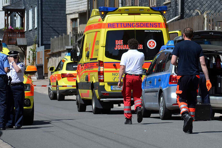 Rettungskräfte kämpften gestern um die Leben der Kinder: Für zwei kam jede Hilfe zu spät.