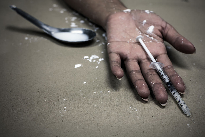 Der Stoff Fentanyl wird oft in minderwertiges Heroin oder Alkohol gemischt, ist jedoch 50 Mal stärker und tödlich. (Symbolbild)
