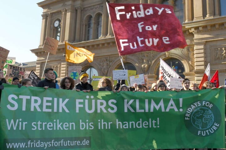 In Sachsens Großstädten wollen an diesem Freitag Schüler für eine bessere Klimapolitik demonstrieren - und sich am weltweiten Aktionstag unter dem Motto "Fridays for Future" beteiligen.