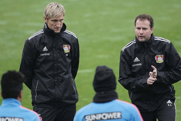 Ein erfolgreiches Doppel gab es 2012/2013 in Leverkusen: Teamchef Sami Hyypiä (l.) und Cheftrainer Sascha Lewandowski.