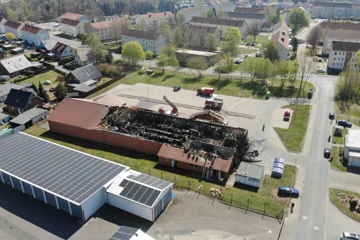 Diese Luftaufnahme zeigt das ganze Ausmaß des verheerenden Brandes.
