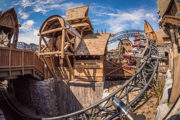 Die High-Speed-Achterbahn Taron im Phantasialand.