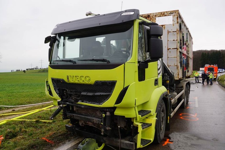 Auch der Lkw-Fahrer wurde verletzt.