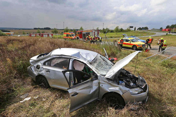 Zwei Personen wurden bei dem Unfall verletzt.