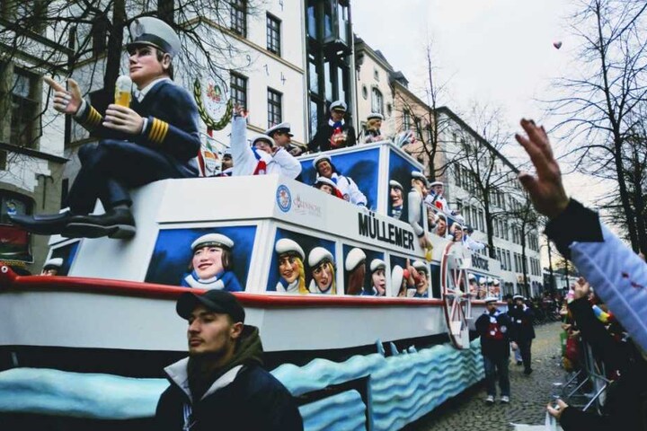 11.000 Jecke jubeln beim Zoch.