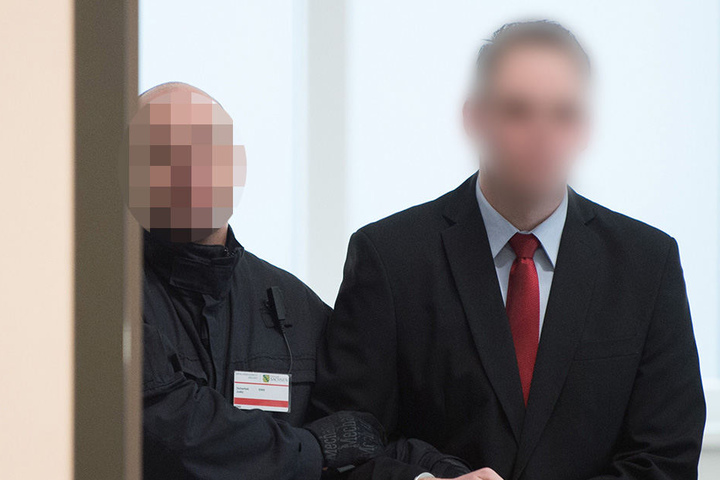 Das Gericht sah es als erwiesen an, dass die Gruppe insgesamt fünf Sprengstoffanschläge auf Flüchtlingsunterkünfte und politische Gegner in Freital und Dresden verübt hat.