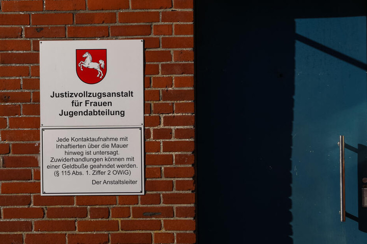 Die Worte des Anstaltsleiter fruchteten bei dem verliebten Teenager offenbar nicht.