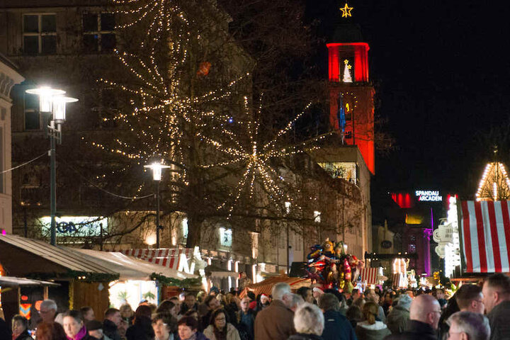 Die festliche dekorierte Spandauer Altstadt.