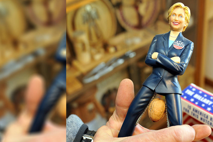 Donald Trump hat sich nicht geknackt, aber wenn es um Nüsse geht, macht Hillary Clinton eine gute Figur.