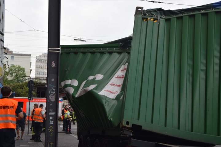 Der Container wurde bei dem Manöver zerstört.