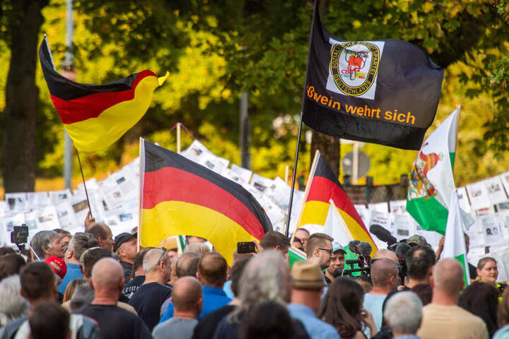 Der Aufmarsch von Pro Chemnitz kam auf rund 450 Teilnehmer.