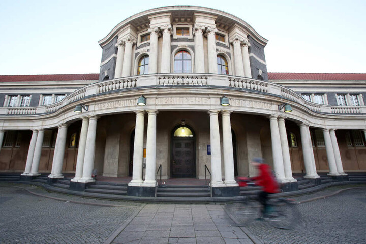 Das Hauptgebäude der Universität Hamburg: Auch hier hatte sich der Betrüger eingeschrieben.
