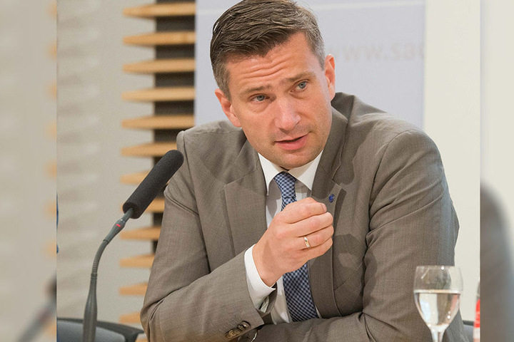 Verkehrsminister Martin Dulig (44, SPD) Straßenbaubehörde gibt Entwarnung: "Sachsens Autobahnen halten der Hitze bislang gut stand."
