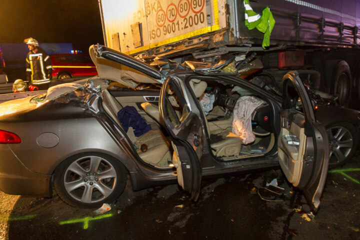 Der Jaguar war nach dem Crash nur noch ein Autowrack.