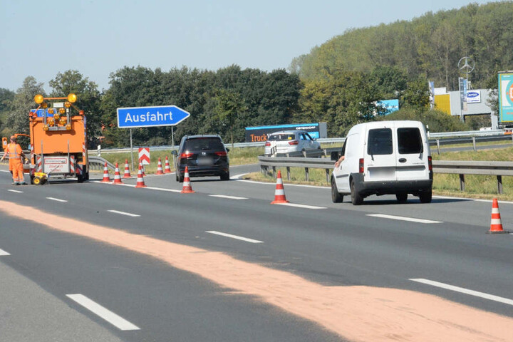 Erst nach einer Stunde wurde der rechte Fahrstreifen für den Verkehr freigegeben.