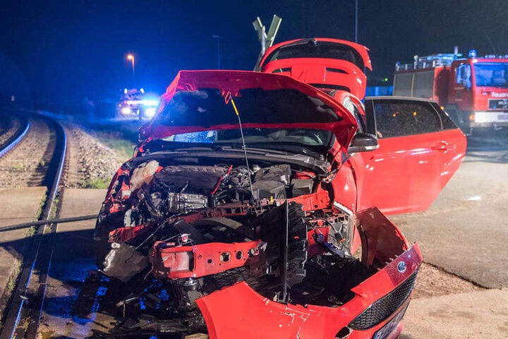 Der Fordfahrer wurde bei dem Unfall verletzt, kam umgehend in die Notaufnahme des Weimarer Krankenhauses.