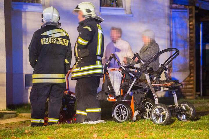 Eventuell gezielter Anschlag: Diese Kinderkarre wurde zerstört.