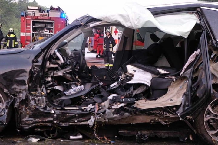 Der Fahrer des Autos wurde beim Unfall so schwer verletzt, dass er nicht überlebte.
