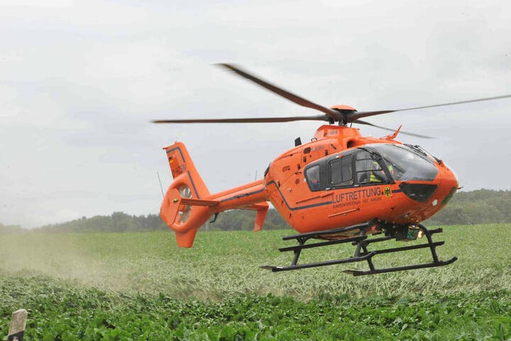 Der schwer Verletzt wurde mit einem Rettungshubschrauber in eine Kölner Klinik transportiert.