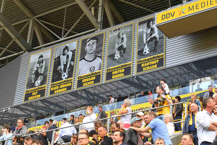 Ulf Kirsten hängt jetzt auch Teil der Ehrenspielführer-Galerie im Stadion.