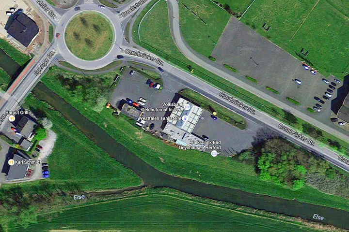 An der Westfalen Tankstelle in Bruchmühlen wurde der Tatverdächtige geschnappt.