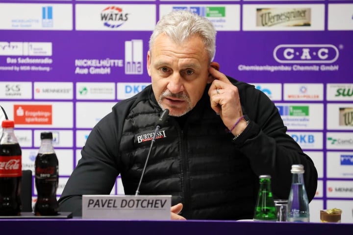 Zur Pressekonferenz nach dem Spiel möchte Pavel Dotchev endlich
mal wieder über einen Punktgewinn seiner Mannschaft sprechen.