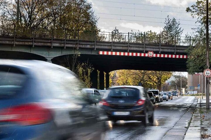 Chemnitzer wollen weitere Brücken vorm Abriss retten wie das Stahlkoloss über
die Augustusburger Straße.