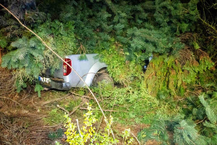 Das Auto war nach dem Crash kaum sichtbar.
