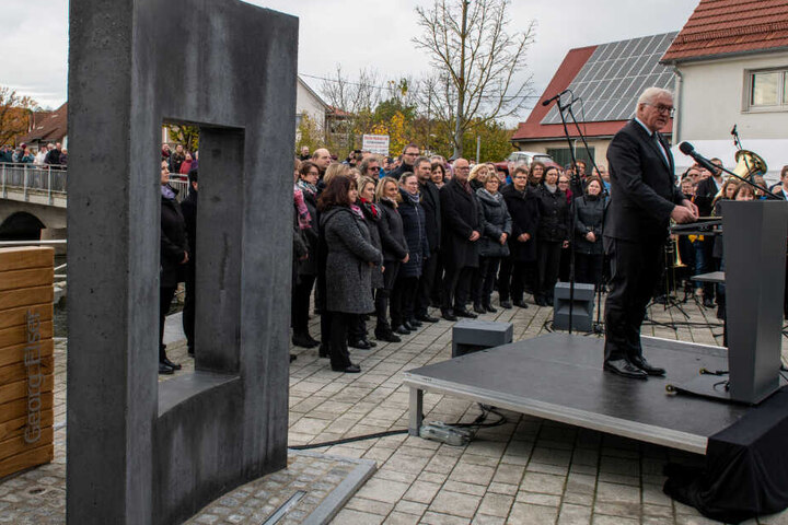 Bundespräsident Frank-Walter Steinmeier spricht zur Eröffnung eines Denkmals für Georg Elser.
