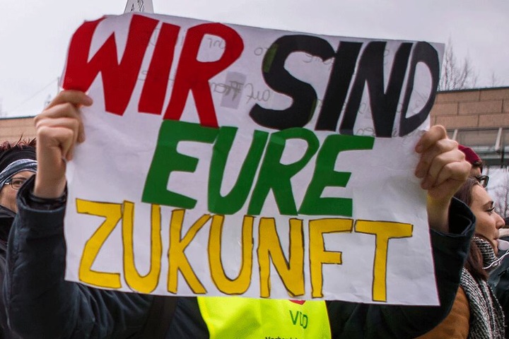 Die Demonstranten forderten eine bessere Zukunft.