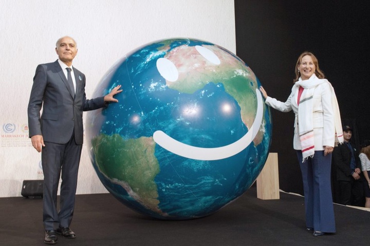 Segolene Royal (r.) ist der Meinung, dass Trump das Klimaabkommen nicht wie angekündigt aufkündigen kann.