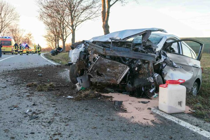 Zwei Autos krachten auf der B173 bei Oederan zusammen.