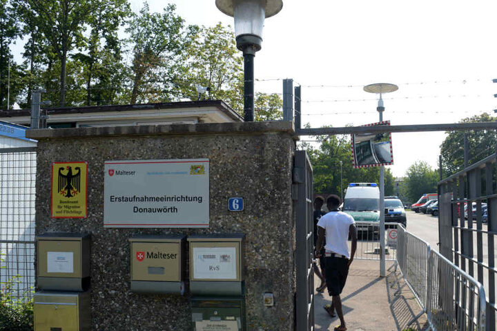 Die Polizei musste in den Streit im Ankerzentrum eingreifen. (Archivbild)