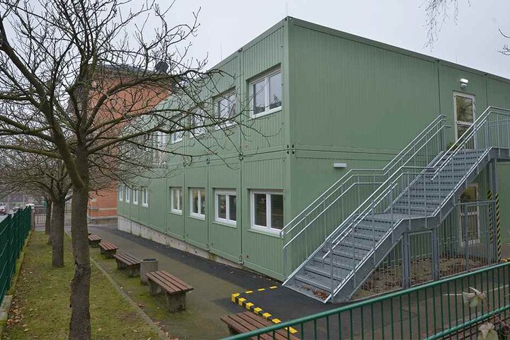 Seit knapp zwei Jahren stehen diese Schulcontainer an der Grundschule Altendorf.