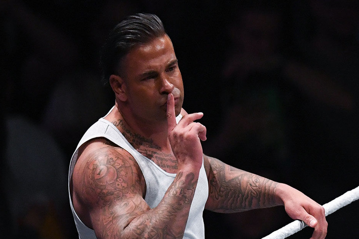 Wie es mit der Wrestling-Karriere weitergeht, ist noch unklar.