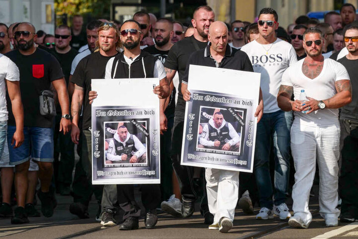Im September trafen sich Mitglieder und Sympathisanten der Tribuns zum Trauermarsch.